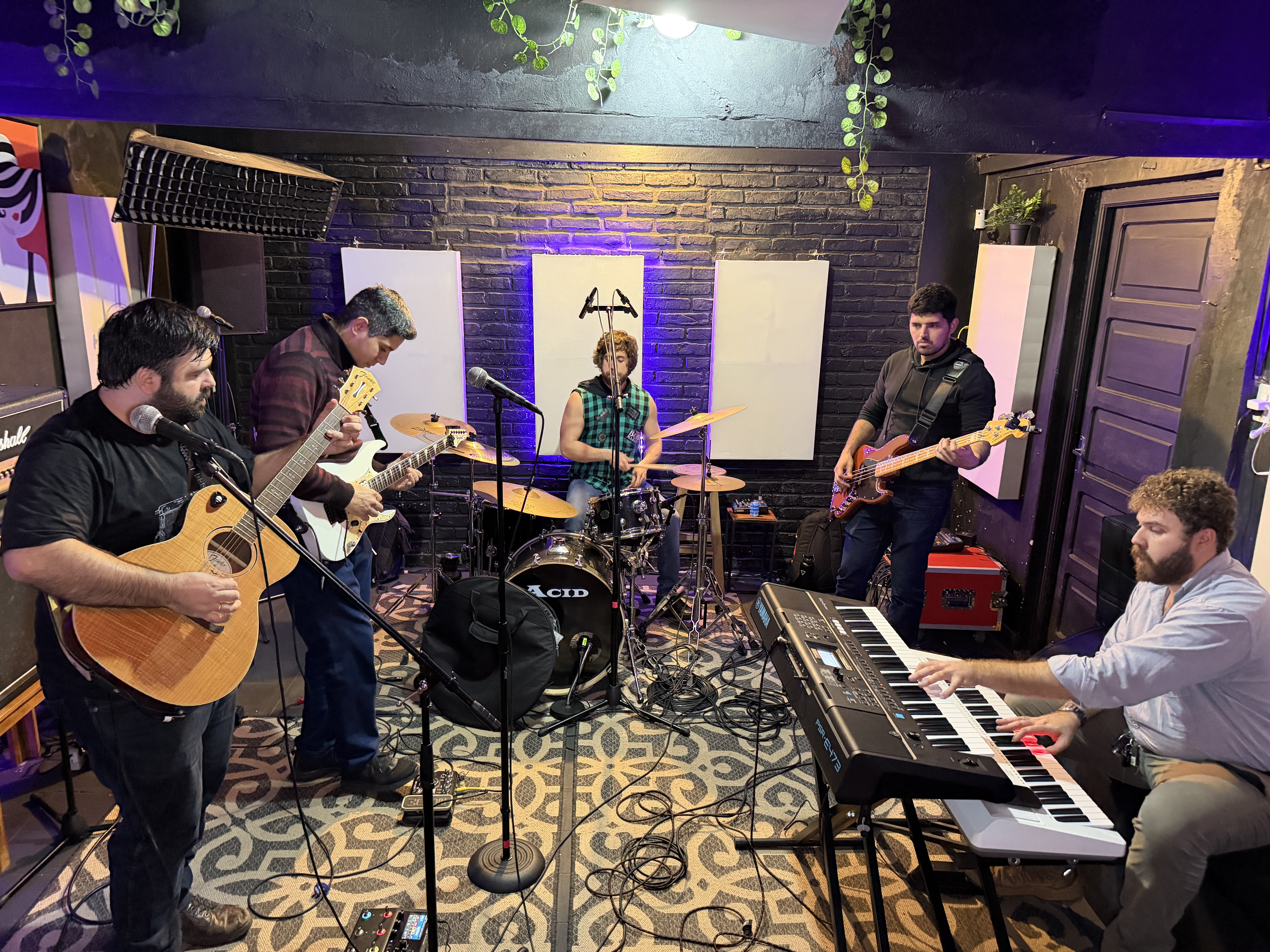 Vibra Lejana en la sala de ensayo